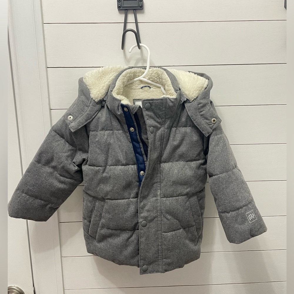 GAP kids winter coat. Barely used. Very warm. 2t